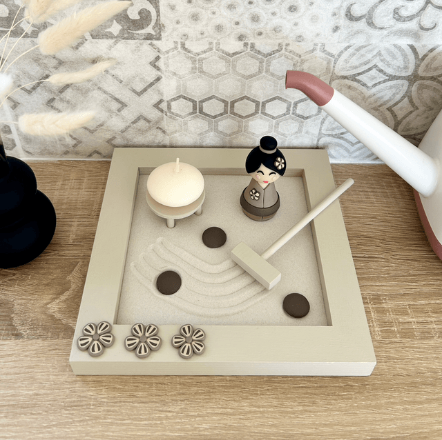 Jardin zen d'intérieur kokeshi "taupe"
