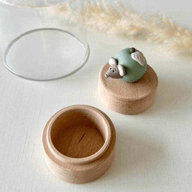 Boîte à dents en bois souris fan de pomme
