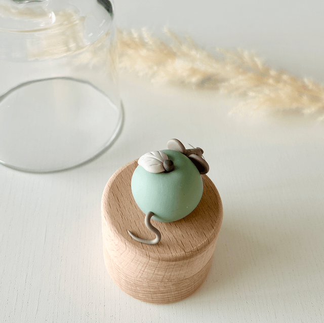 Boîte à dents en bois souris fan de pomme